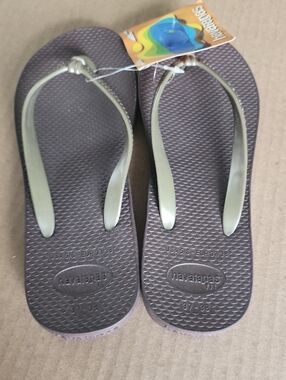 Havaianas Brown Flip Flops with Light Gold Straps, Size US 5/6